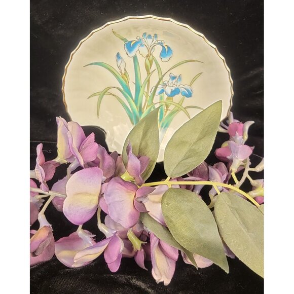 Vintage Takahashi Hand-Painted Porcelain Trinket Dish Featuring Irises - Picture 3 of 12